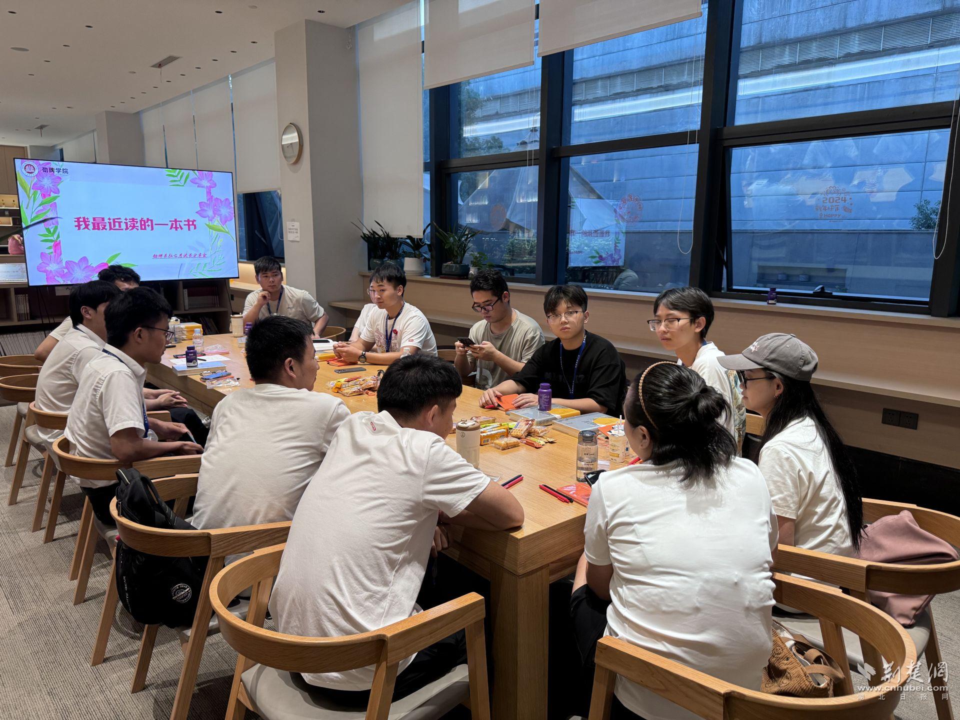 劲牌公司“办学习型企业、育知识型职工” 坚持20年让职工每个月读一本书
