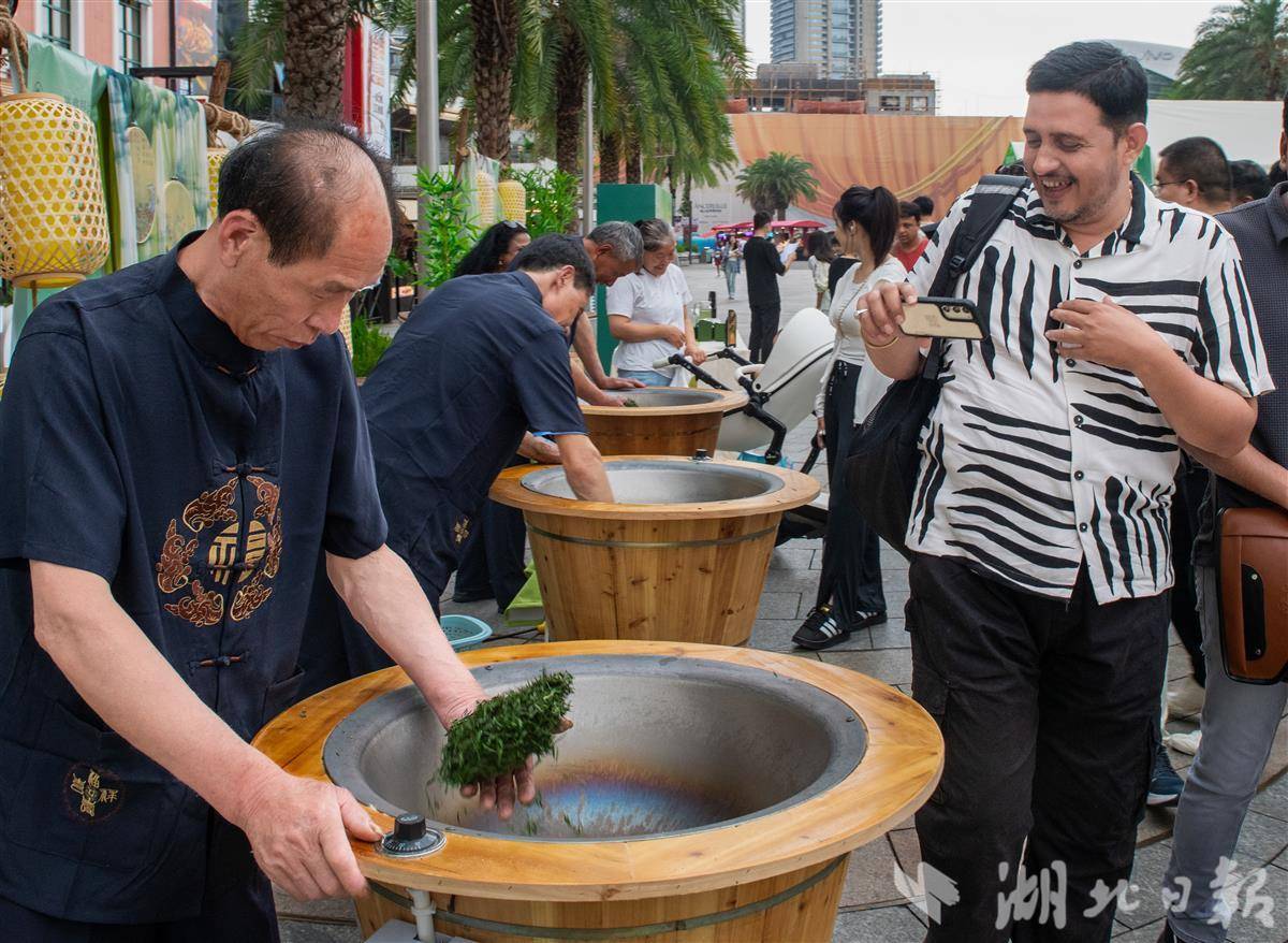 Qi Tea在2025年的消费者援助收获节上首次亮相