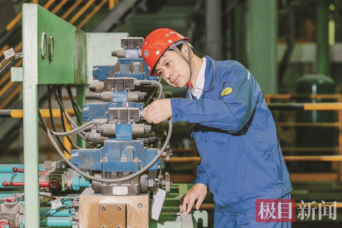 湖北的99人赢得了“国家模特工人”和“国家高级