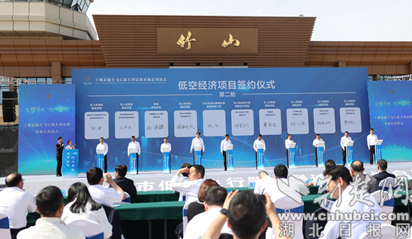 00000签约 (2).JPG
