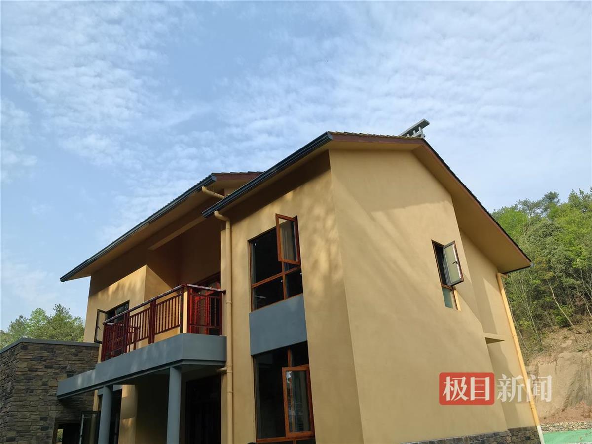 湖北一小区现装配农房2层楼1个月可完成主体结构+外装(图1)