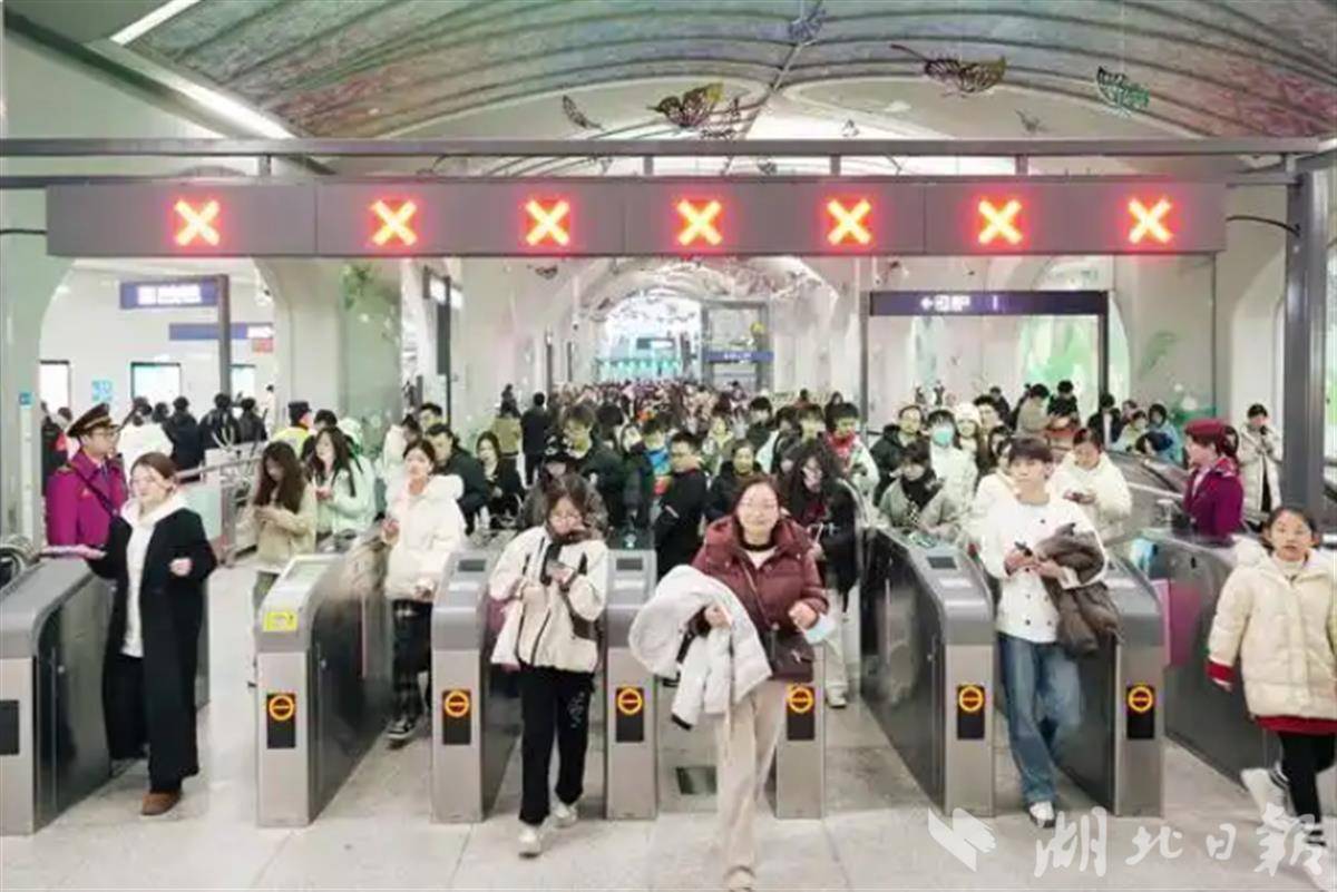 填补国内空白。经过三条地铁线，武汉地铁通信