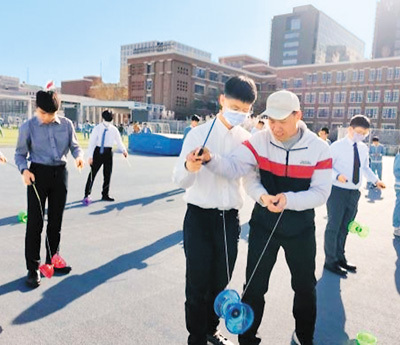 抖空竹、练书法、打乒乓——两岸学生在京共赴芳华之约
