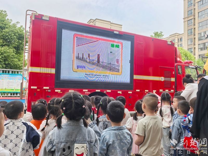 Ezhou Fire Rescue支队的Airsi