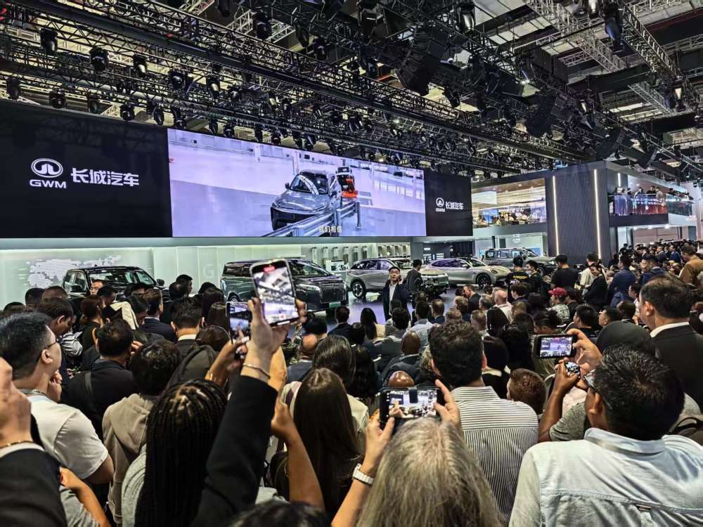 新华鲜报｜上海车展40周年！超百款新车首发