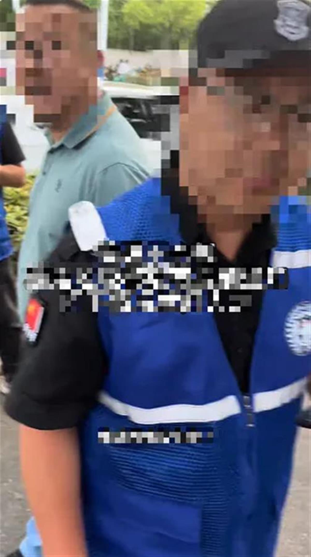 星空体育APP极目锐评合肥商贩摆摊遭四个垃圾桶围堵工作方式简单粗暴让人寒心(图2)
