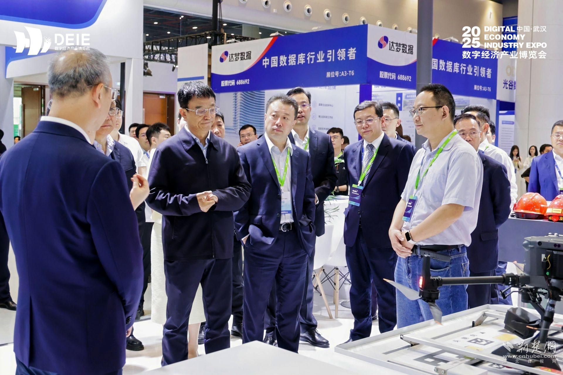 举行了2025年中国（Wuhan）数字经济行业的博览会