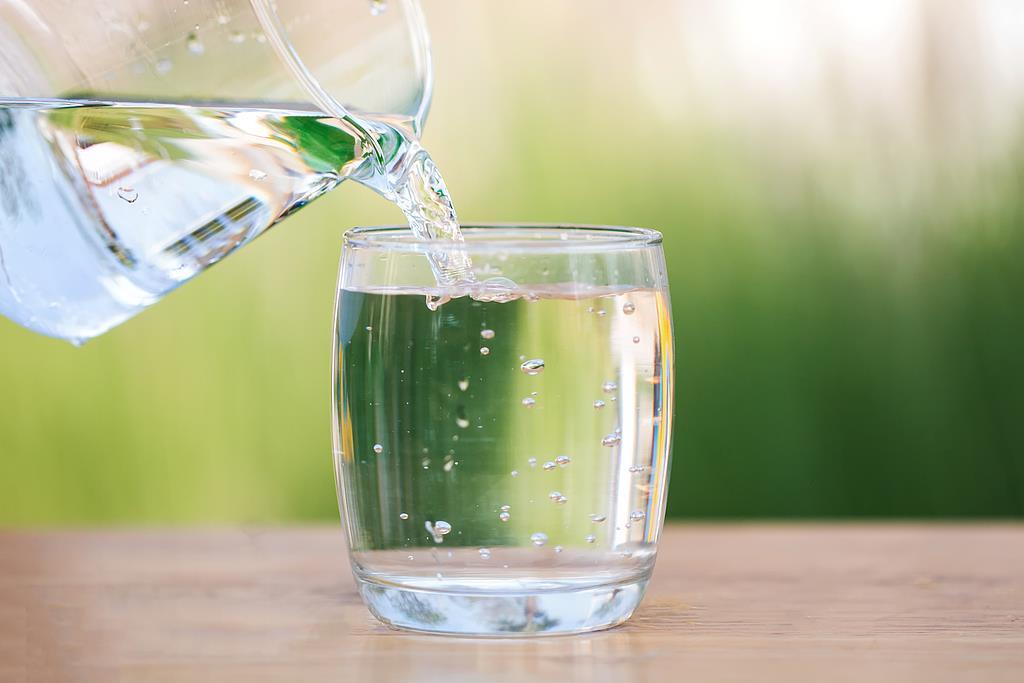 喝水太多真会“水中毒”这样喝水更健康→(图2)