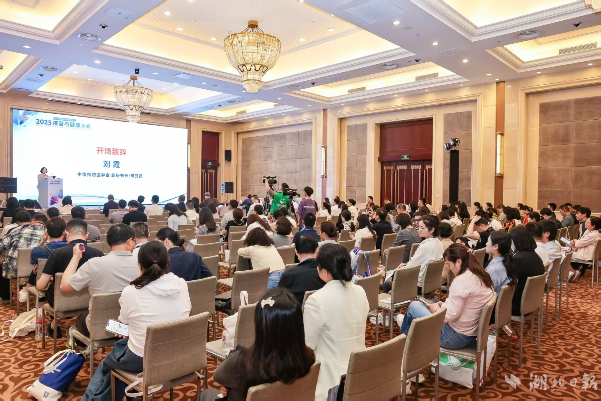 在国家疫苗和卫生会议上，该会议促进了避免湖