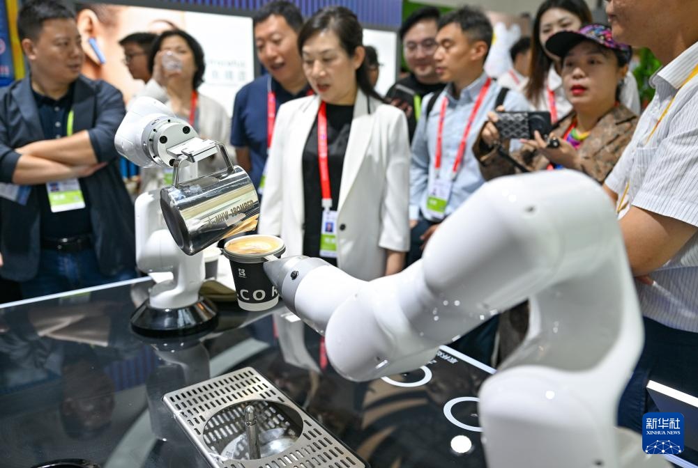 新华社所有媒体 +·第五次消费