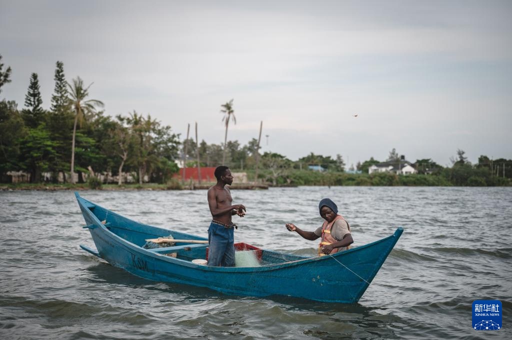 肯尼亚Kisumu：维多利亚湖海岸的渔夫和鱼市场