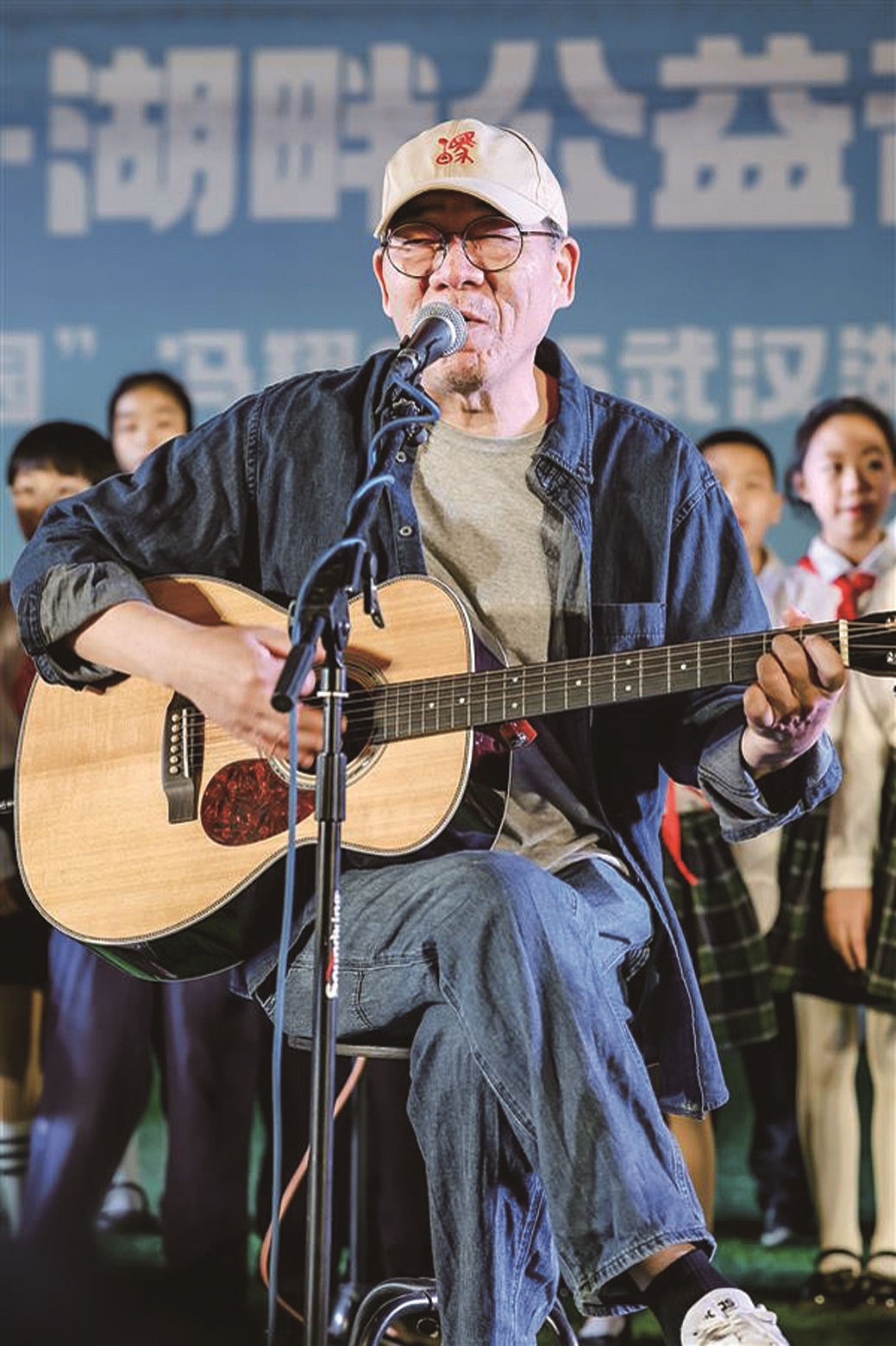 在八月，冯大将接受“最重要的生活表现”