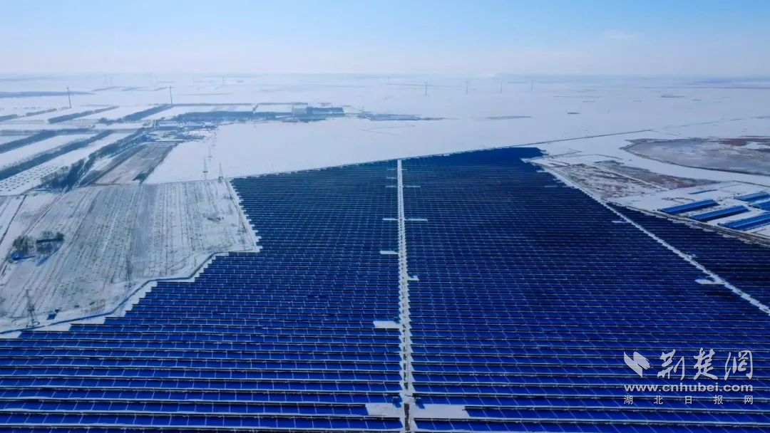 极寒环境中的华能长胜100MW光伏电站.png.png