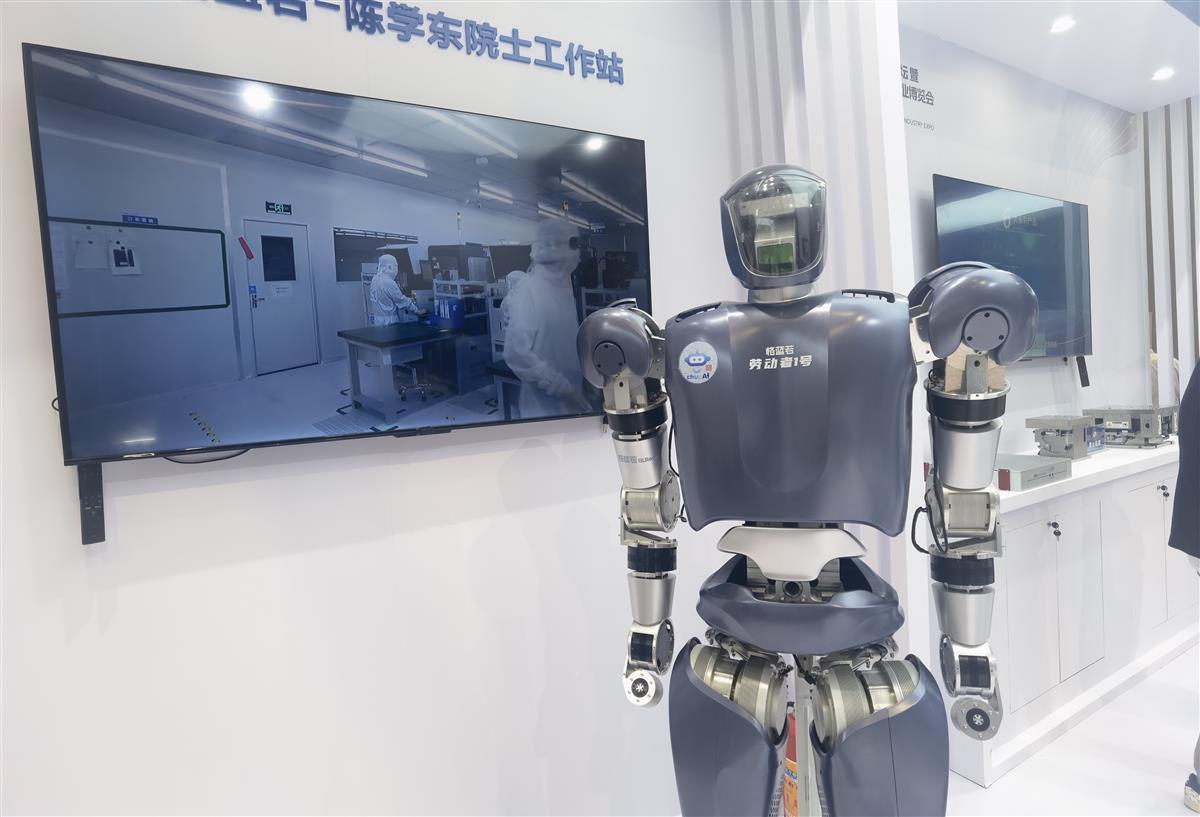 无需电池、仅需灯火即可充电，光谷实验室展出钙钛矿光能技能
