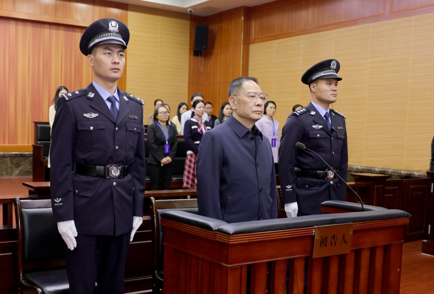 该判决的第一个例子是在党委员会前副秘书兼江