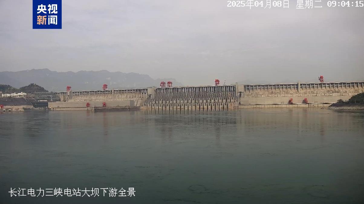 长江河上游的水库集团在旱季中间和下到达中的