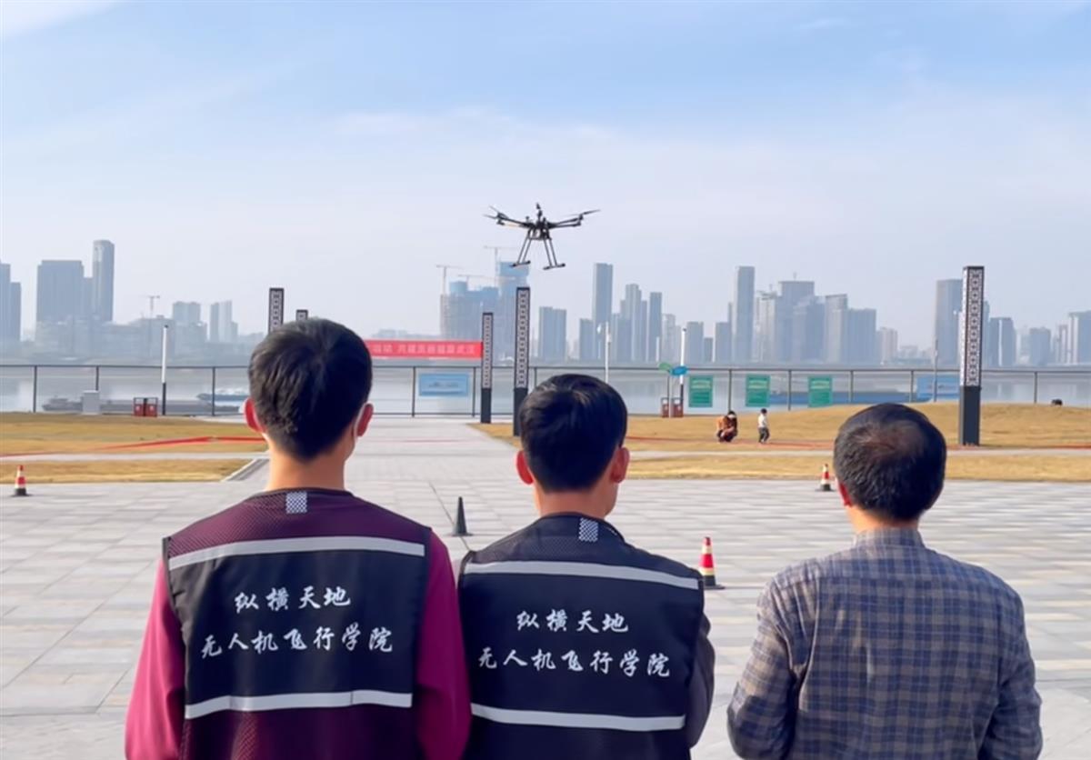 武汉争夺“天空之城”