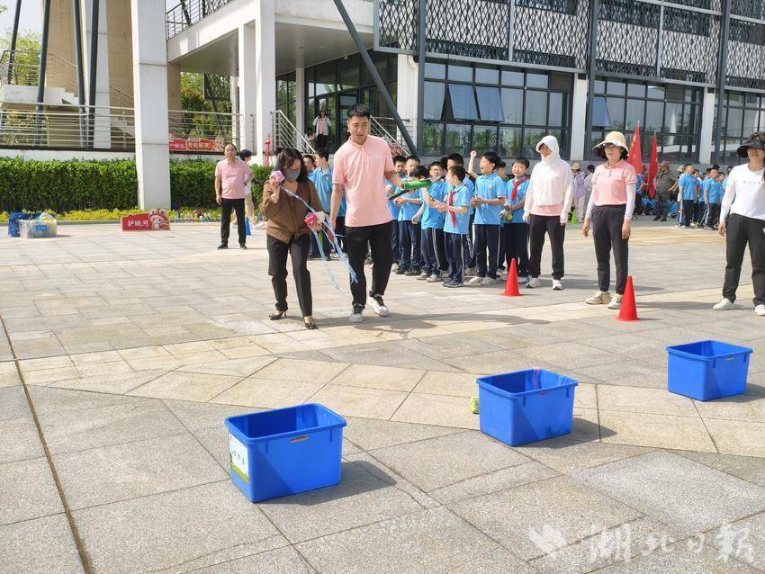 “欢迎来到Xumen”探索太阳能术语，并经历了孩子
