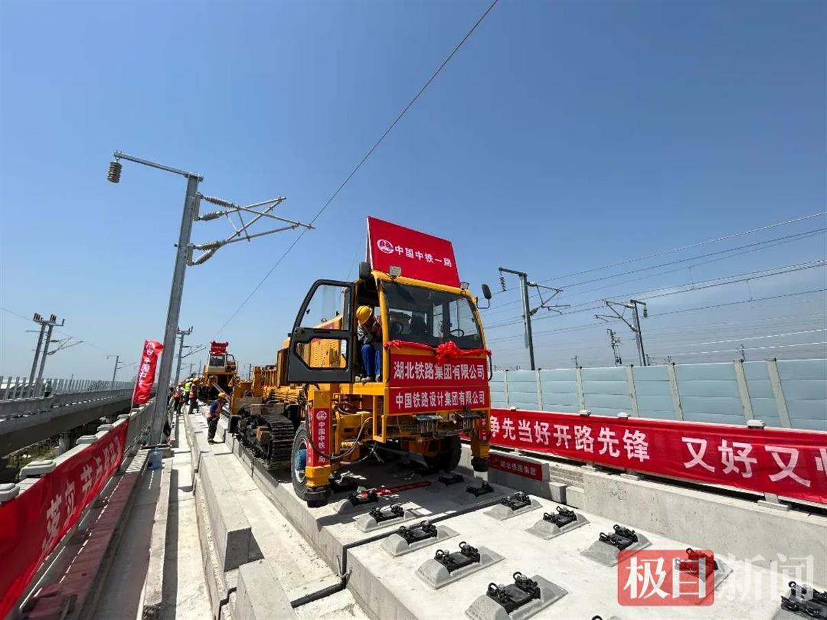 在湖北完成的另一个高速火车轨道已经完成，预