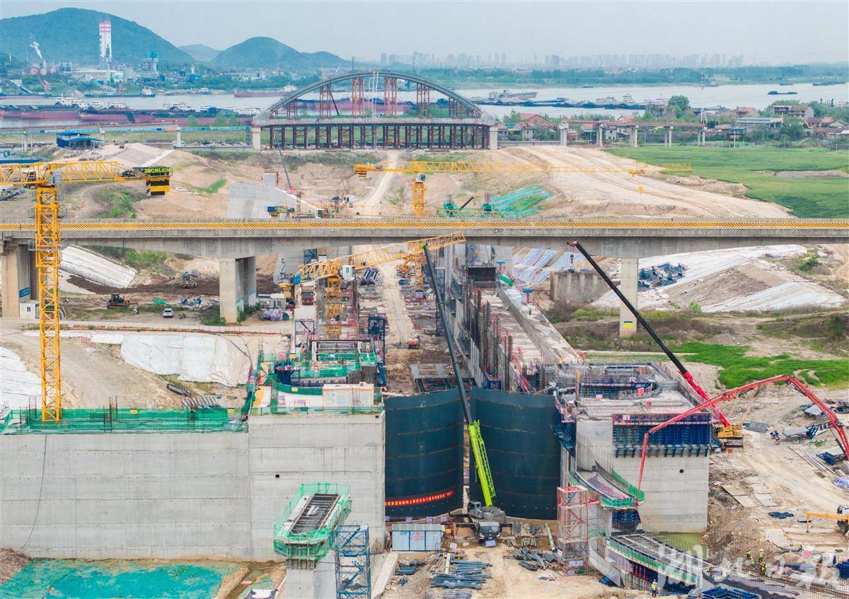 扬格富奇船锁的建造已满