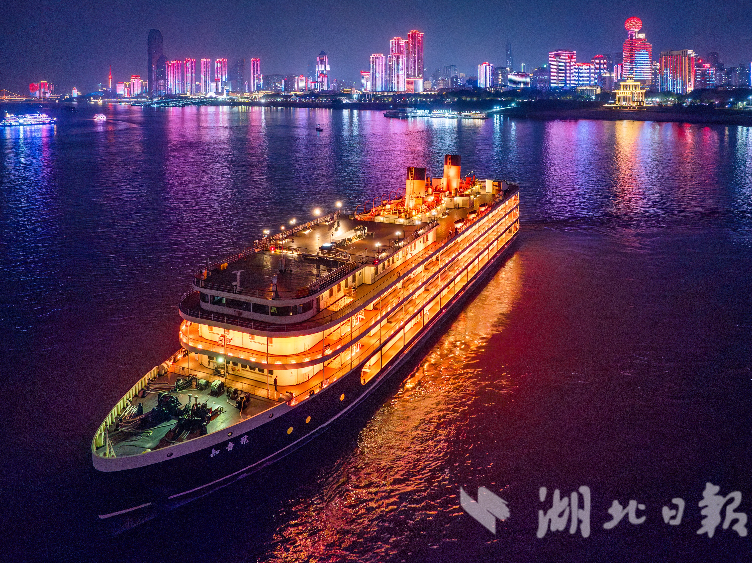 九游娱乐文化：从江上看剧到江上蹦迪长江游成为武汉五一文旅新“顶流”(图3)