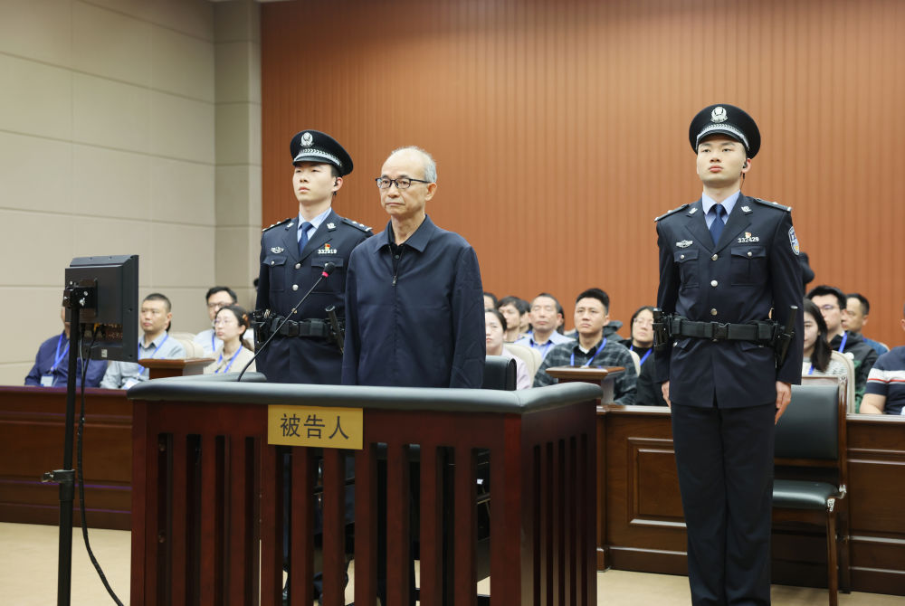 该判决的第一个例子是在中国地质调查局前局长
