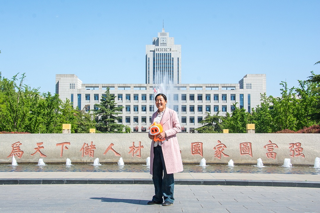 “ Yimeng第二姐妹”“实现了她的梦想”大学校园