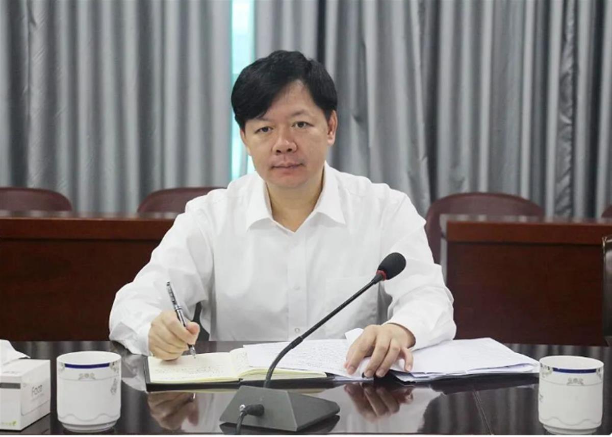在跨城市工作了一年多之后，对政治局势非常乐