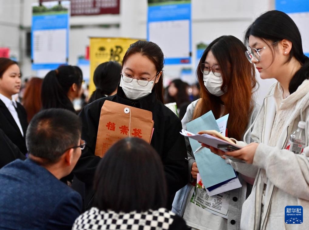Liaoning举办了一场特殊的文科艺术和教师培训