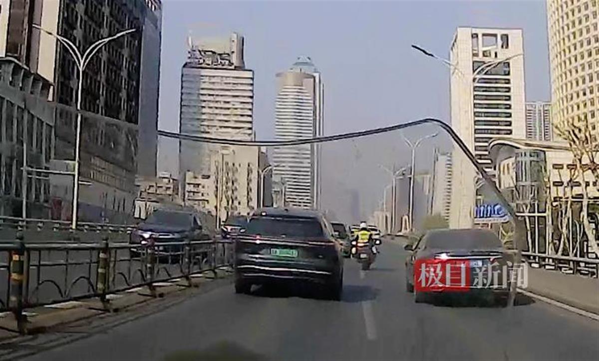 武汉江甘警察无缝连接，在30分钟内行驶21公里的