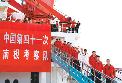 “雪龙”成功团聚了。中国第41届南极探险队成功