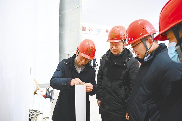 国家工人的模特卢·吉恩（Lu Zhijun）守护该国已有