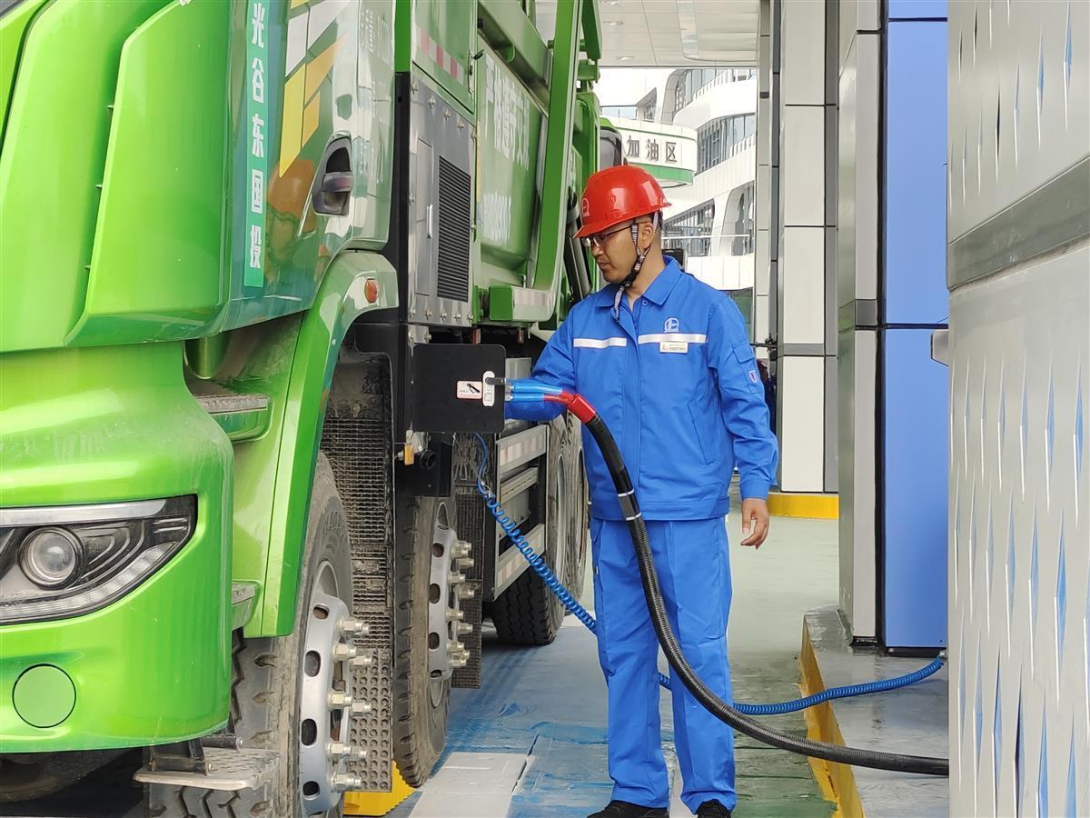 湖北黃石公交車用上清潔能源，首座加氫站正式投入使用(圖1)