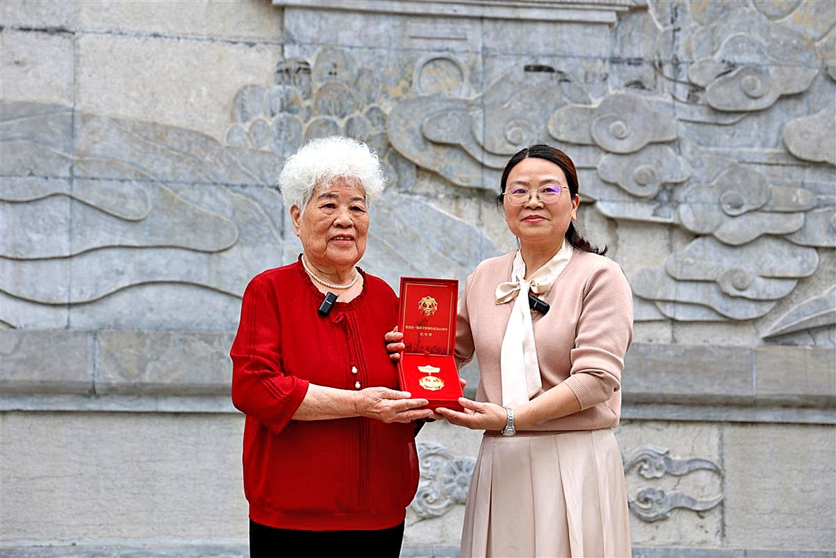 “记住历史并继承了一场