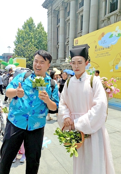 “香”约周末  “花”式出圈 周末到江汉关免费领栀子花