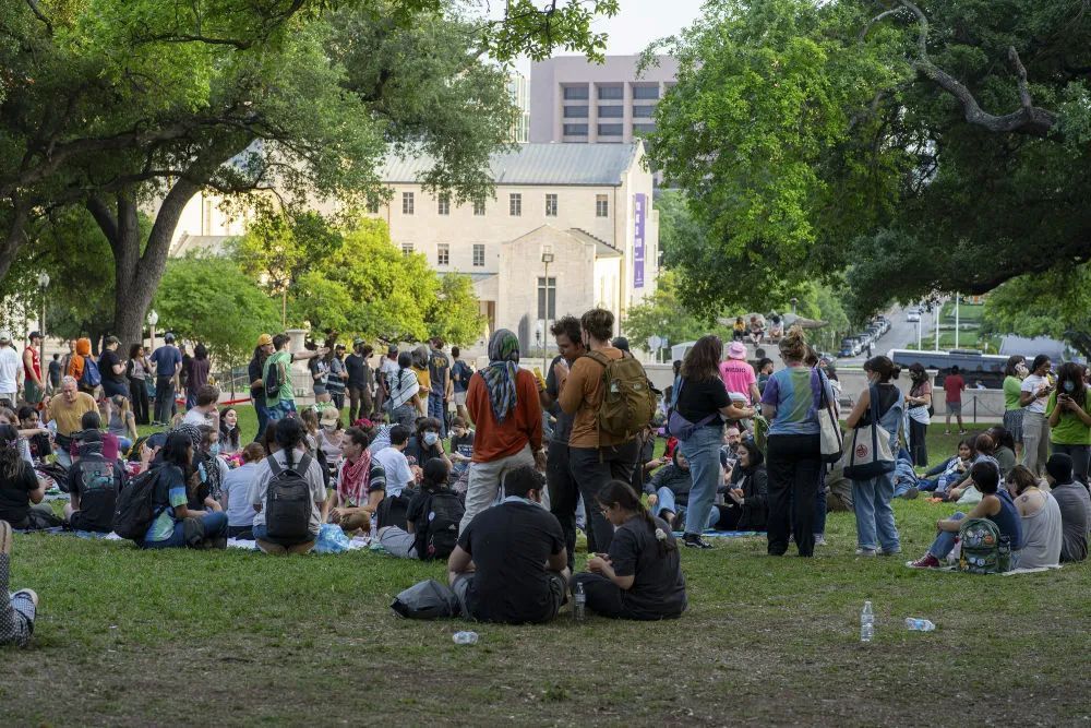 美国法官停止政府终止国际学生身份的步骤，哈