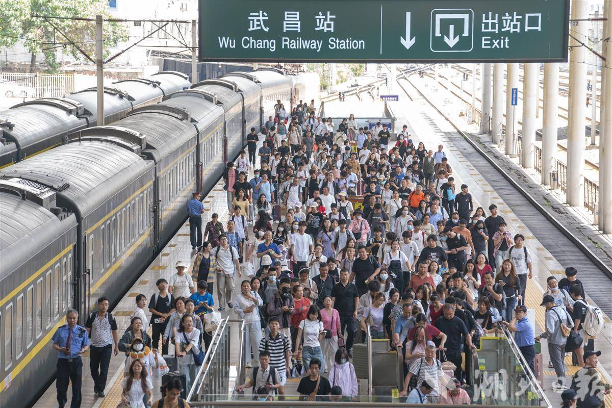 武汉：欢迎来到龙船节旅行的高峰