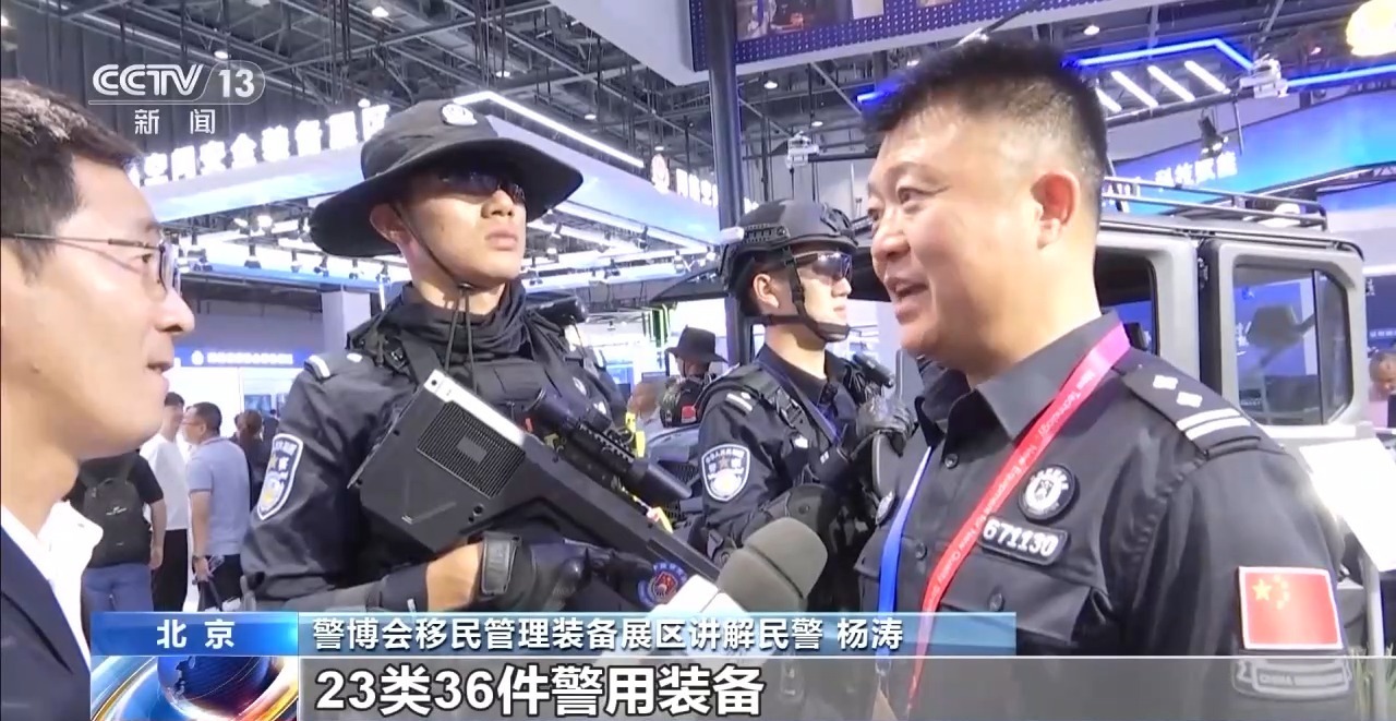 获取“新鲜”的巡逻机器人狗和球形机器人。最