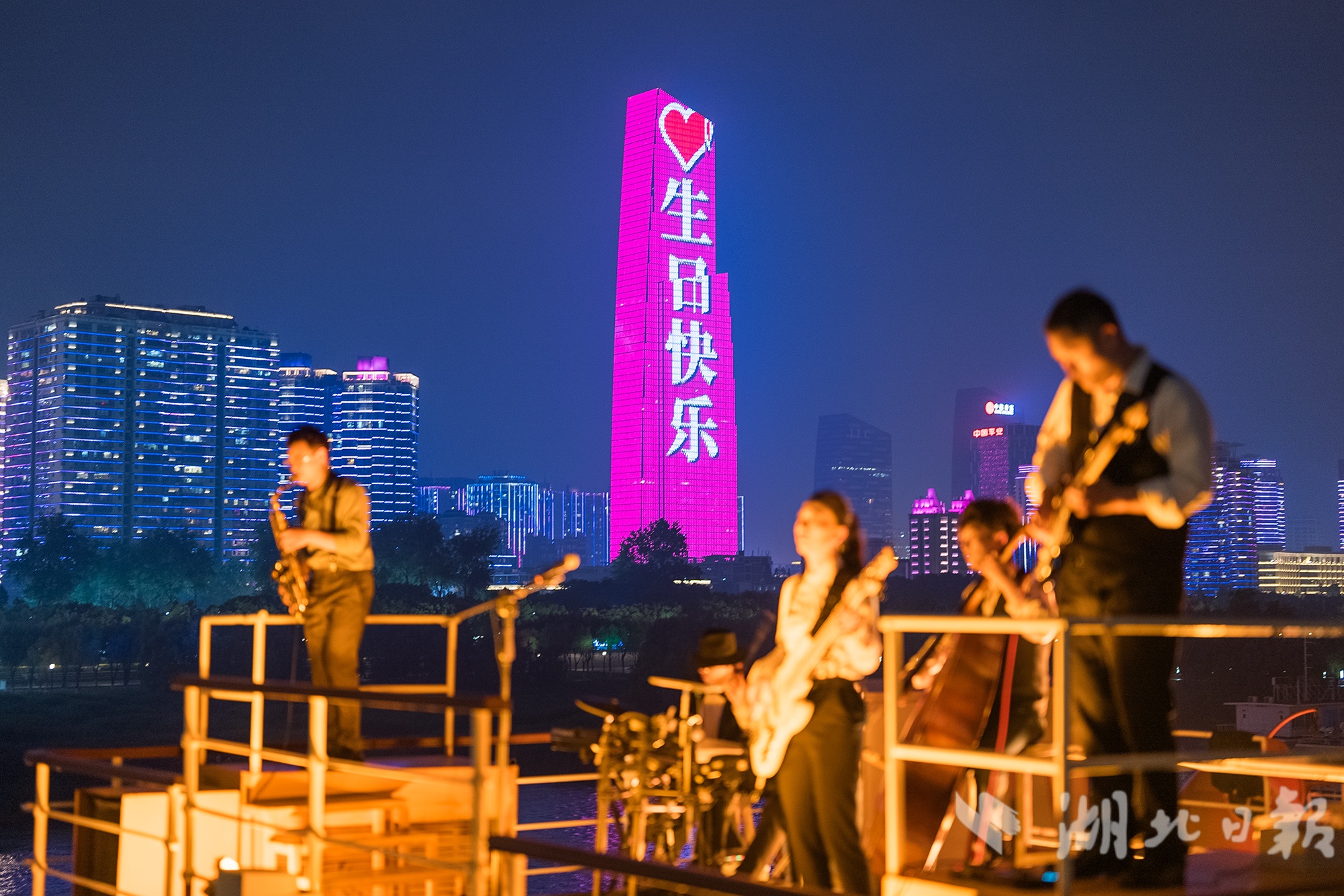 “知音号”迎来8周岁生日 150 万人次江上穿越体会老码头