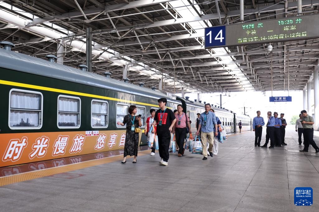 宁博,郑安格:由新疆银发旅游协助的扬兹河三