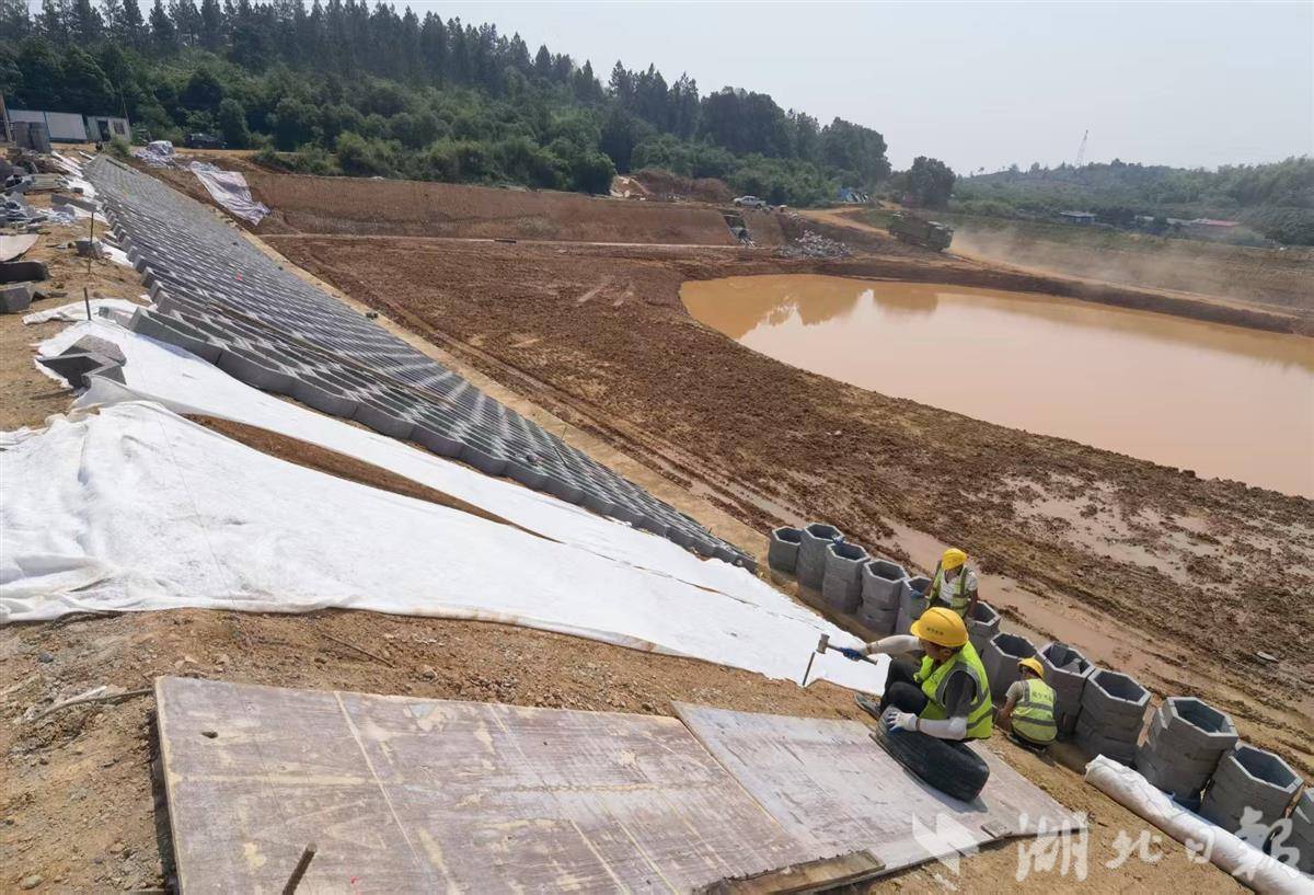 Xianning建造了一个“城市水箱”，以应对洪水期间
