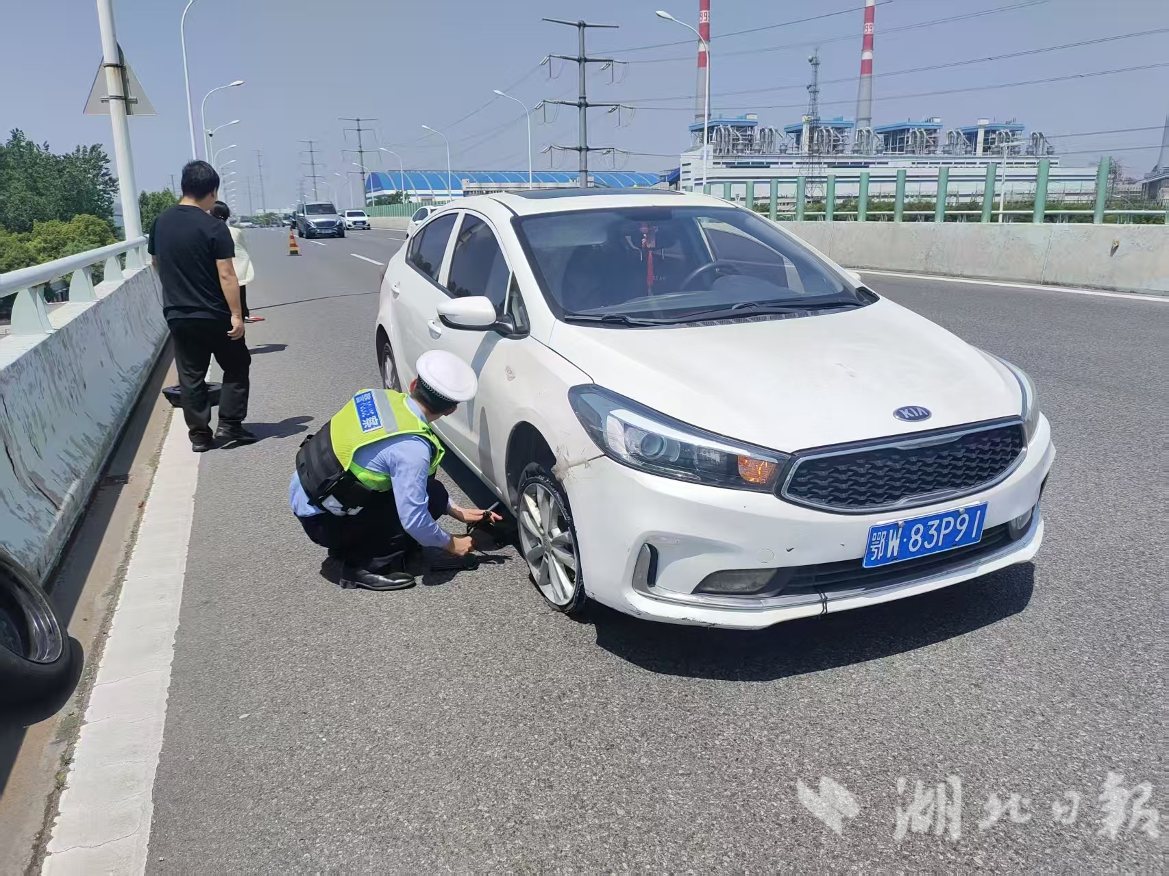 湖北交警游客放心畅游武汉武汉交警全程护航