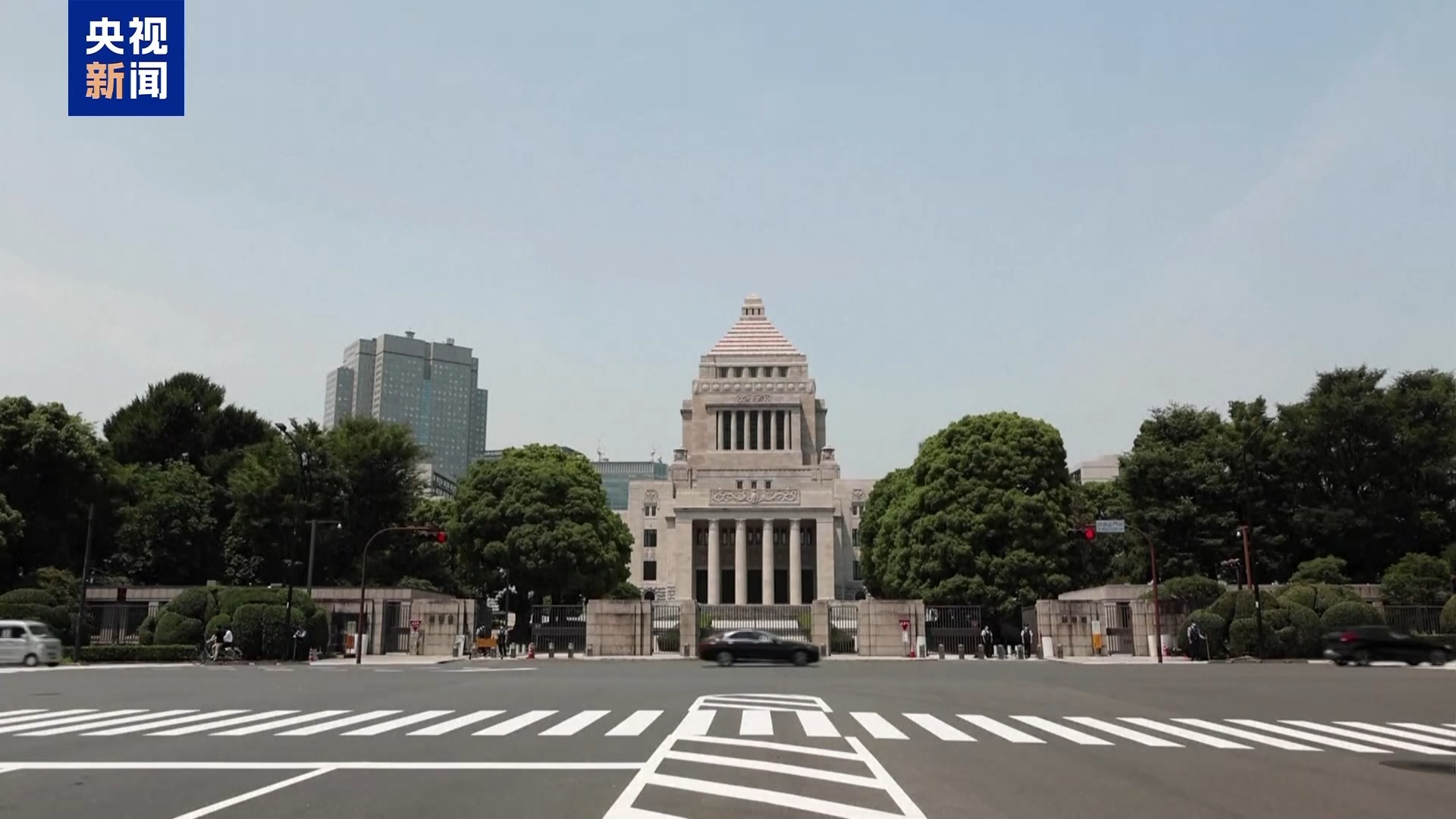 日本的所有部门：政府必须反