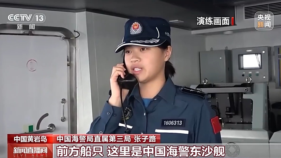 我国海警东沙舰，现身黄岩岛