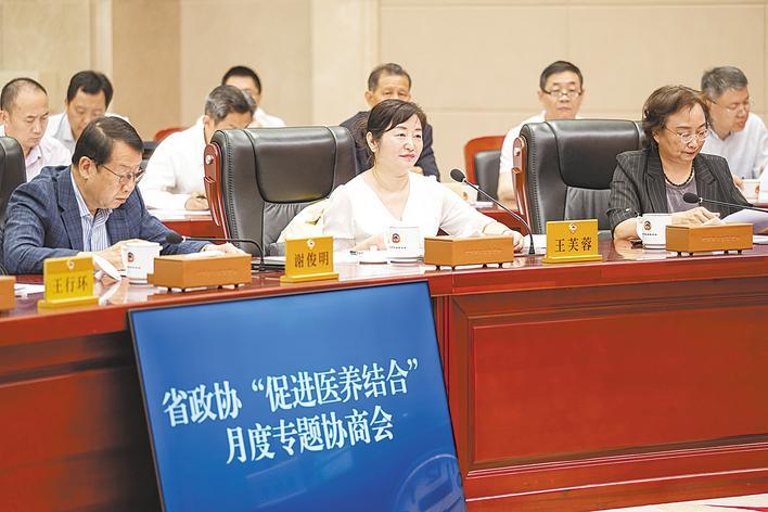 使卫生行业更大，更强大，并一起回答旧护理服
