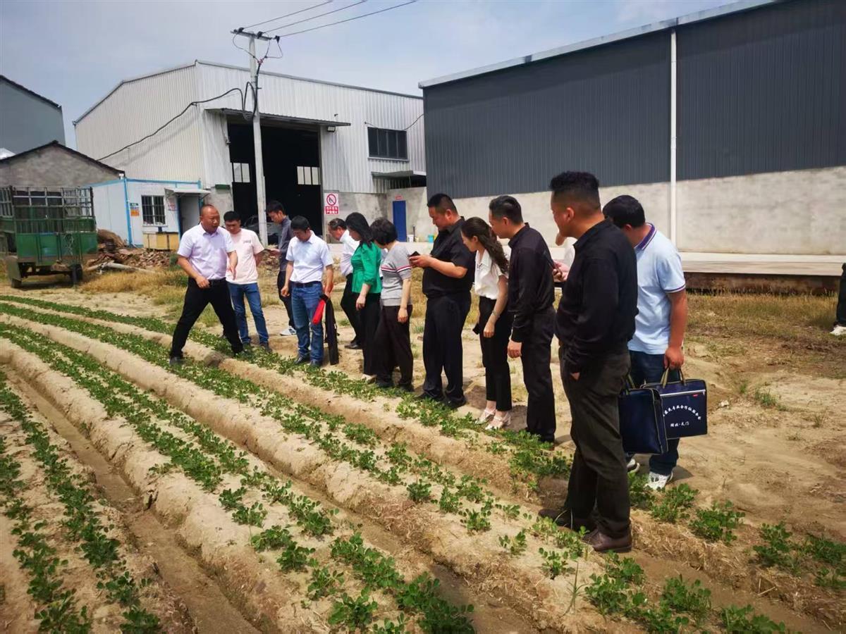 工会贸易联合会“成千上万的帮助企业的工人和