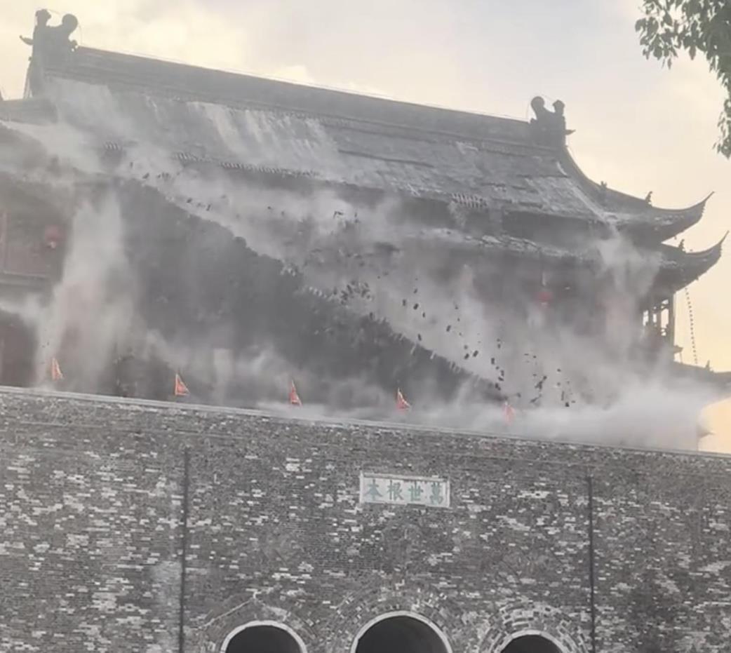 Fengyang Drum Tower Tiles建在明朝,倒下,去年它花了