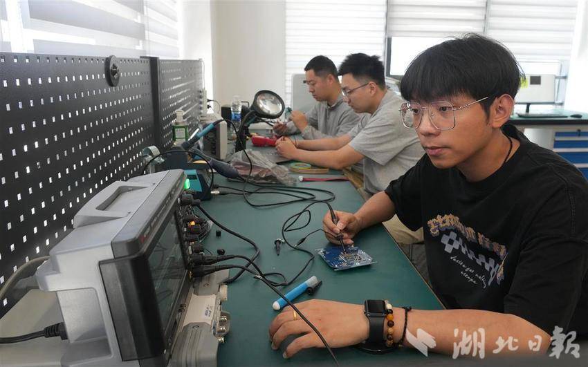 Hubei启动了“天空网络”智能地质灾难监测系统