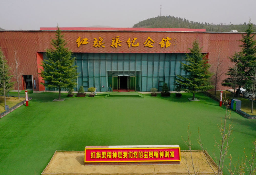 唱着悬挂式悬挂式沟渠声音的赞美