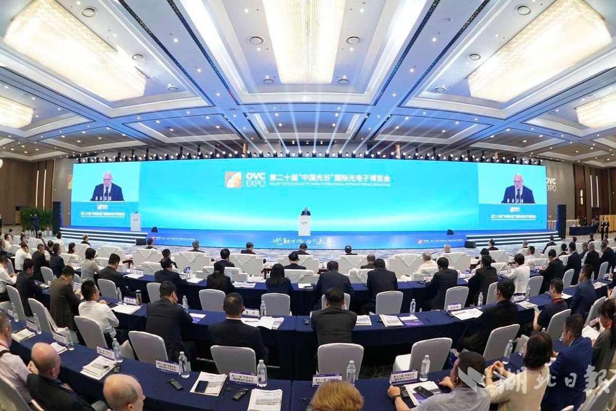 赞美国际重量级“轻型追逐者”